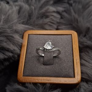 Stunning Silver Ring with Clear Gemstone